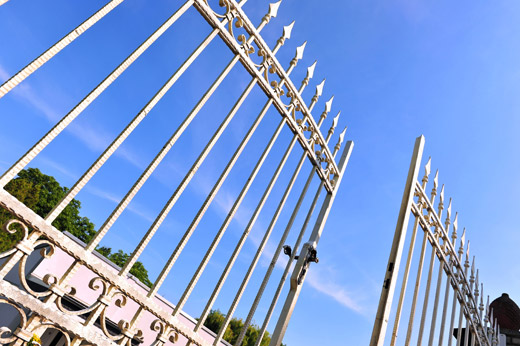 Zäune und Tore für Einfahrten von BZ Metallbau
